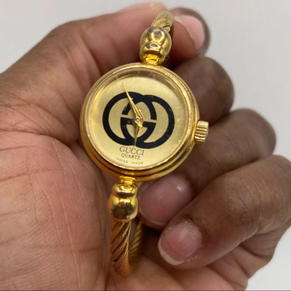 Gucci Bangle Watch 2047L Quartz Watch - Picture 3 of 12